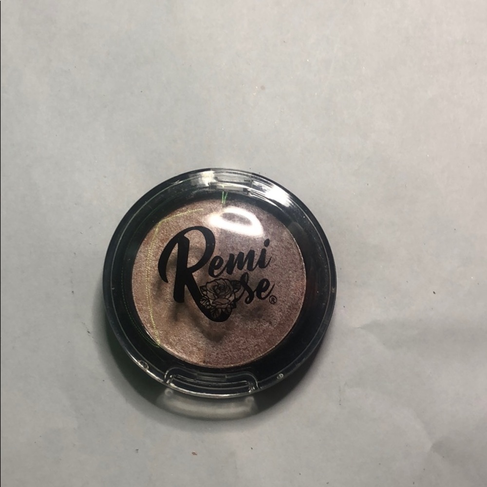 Remi Rose Highlighter